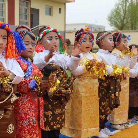         བྱིས་དུས་ཀྱི་བདེ་སྐྱིད། ཚད་མེད་ཀྱི་ངོ་མཚར།