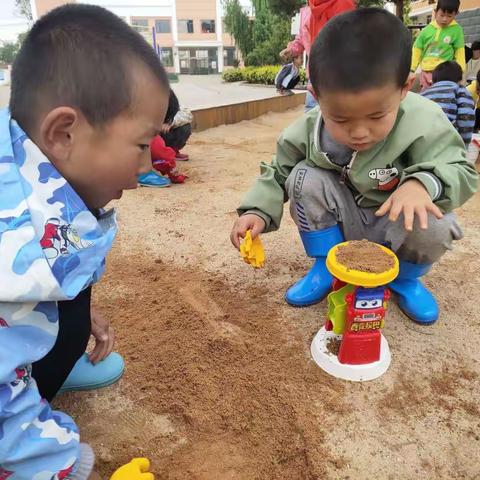 “一沙一世界，一水一天地”——珠街中心幼儿园庄家屯分园沙水区游戏活动