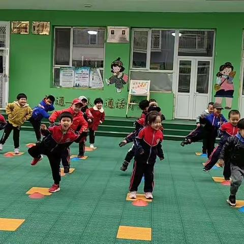 【欣荣幼儿园】大二班体智能户外活动开始啦