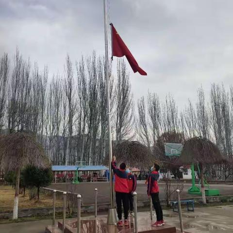 马场寄宿制小学    为在疫情中逝去的同胞们默哀