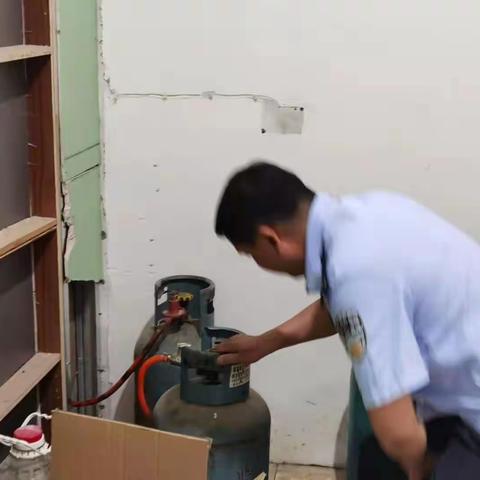 【临潼住建 燃气办】检查辖区街办液化气使用安全情况