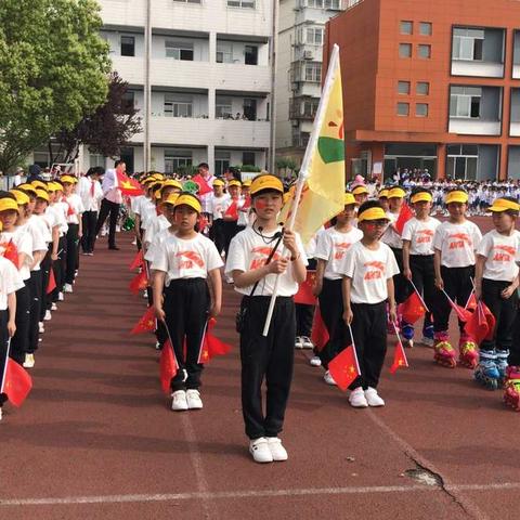 激扬青春，放飞梦想。南京师范大学附属扬中小学全员运动会--二（2）班，阳光二班代表队