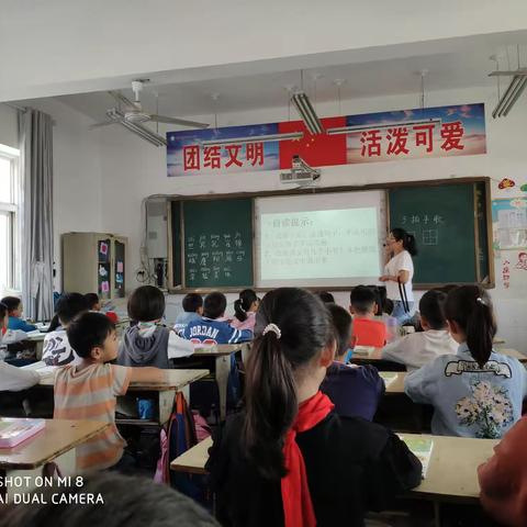 明德小学二三班《拍手歌》 听课有感