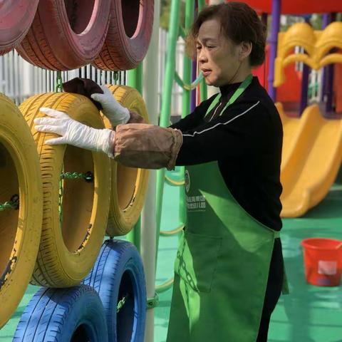 爱与责任同行--致我们可亲可敬的生活老师