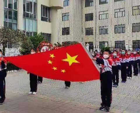 庆华小学“扣好人生第一粒扣子”主题升旗仪式