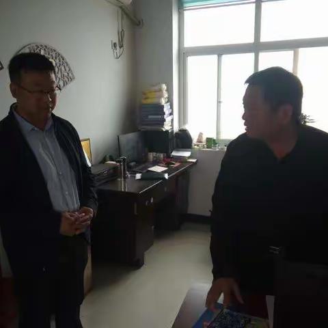 卫健局医政药政科李科长一行两人到大寺上镇卫生院及村卫生室监督指导工作