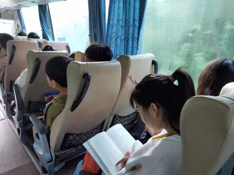 璧山来凤中学九年级七班