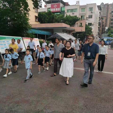 “走进小学，体验成长”优童幼儿园参观小学