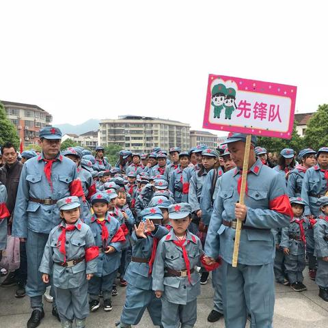 走进自然，感受春天——蓝天幼儿园大二班亲子远足活动