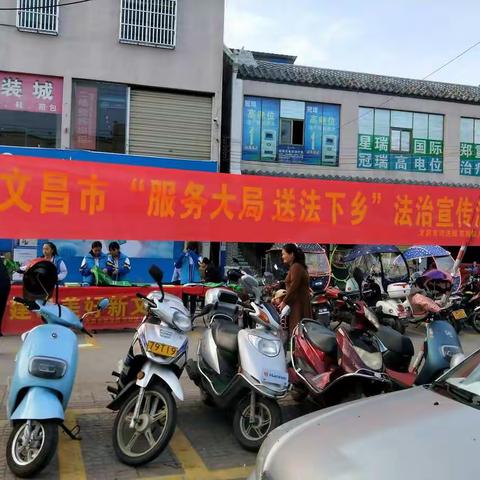 {增强法治观念、自觉抵制邪教}东郊镇开展“服务大局，送法下乡”暨“反邪教”法治宣传活动
