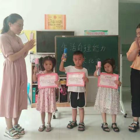 克井北辰幼儿园小二班生活自理能力――穿衣比赛