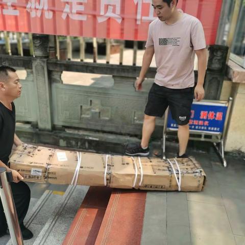 扬帆图书入我校，爱心滋润我成长
