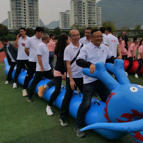 桃李满天下，花好月更圆——安龙一中举办喜迎二十大暨庆祝第38个教师节活动