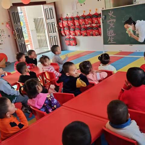 消防安全、我们在行动———青苹果幼儿园“11.9全国消防日”安全演练活动！