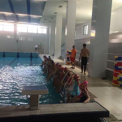 🏊学游泳，我在游泳学校，你在哪里？