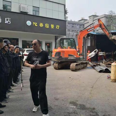 克难攻坚，主动作为，花桥街道顺利拆除黄浦大街历史违建