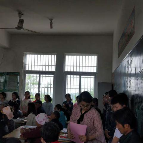 东洪小学期中交流暨防溺水专题家长会