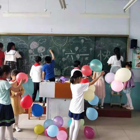 2018级七班欢庆六一儿童节——六一儿童节是儿童的盛宴，这这一天孩子们欢庆在快乐的时光里