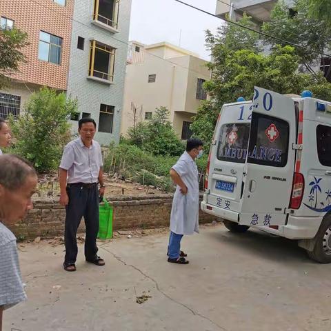 定城镇高龙村乡村振兴工作队及时救送突发脑梗塞贫困户就医暖民心
