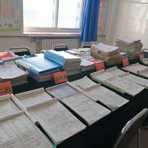 常规检查重落实  取长补短促提高——两山完全小学教案作业检查展评活动