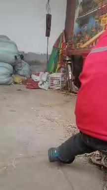 12.9周五。网课在继续，今天隆重介绍一个小伙子。西南温小学一年级王建英他上课认真作业仔细，，在家劳动积极