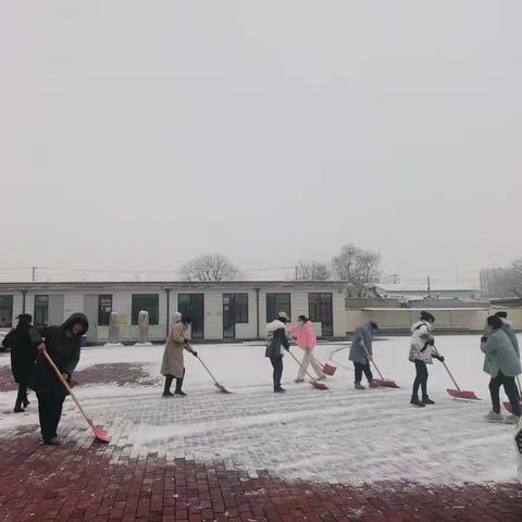 清除的是积雪，留下的是温情