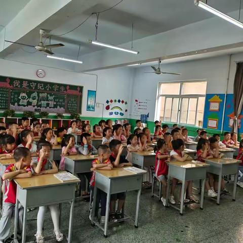 走进小学，憧憬未来-东华幼儿园大二班参观小学活动