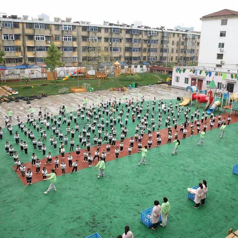 实验小学附属幼儿园—“亲子同乐，与爱同行”小五班