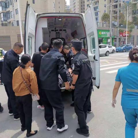 勉县公安局巡特警大队及时救助车祸受伤群众