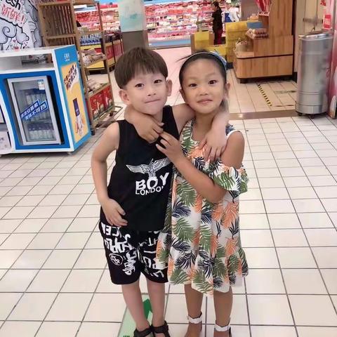 “感恩不等待❤️妈妈我爱您！”——朝阳实验小学一年四班王冠予成、王冠予彤