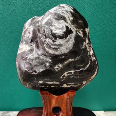 青龙欣赏石 “无字天书”