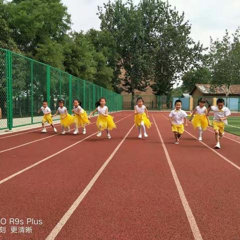 杨杜幼儿园大班毕业典礼邀请函！