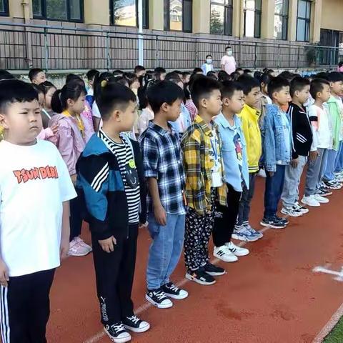 磨炼中的成长——高密市崇实小学一年级十班军训纪实