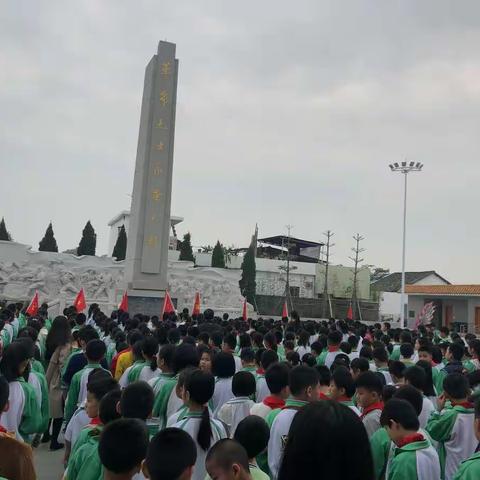 “缅怀革命先烈，弘扬民族精神”——龙门县实验学校祭扫烈士墓活动