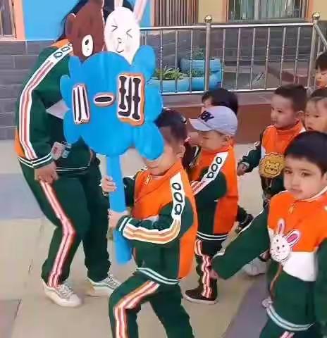 小手拉大手，一起来运动