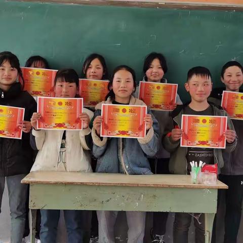 大鹏一日同风起，扶摇直上九万里