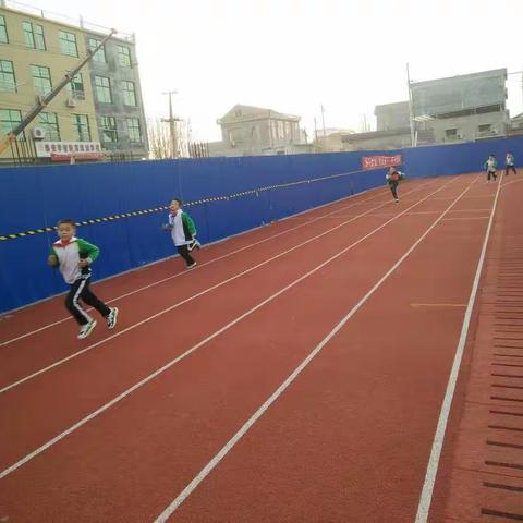 趣意盎然，悦动生命——良庄镇中心小学中高年级中长跑比赛活动纪实