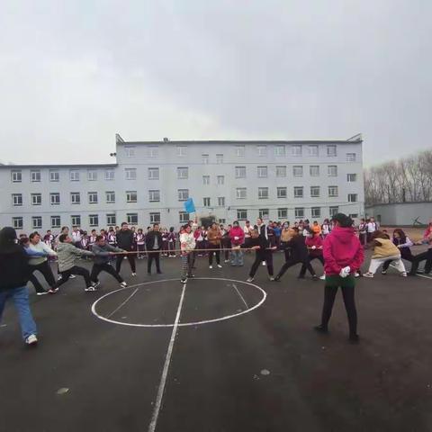拔河比赛增进团结，凝心聚力大展风采——记下夹河小学“拔河比赛”纪实
