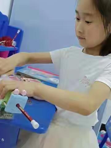 “削铅笔大比拼”进校附小一年级实践活动