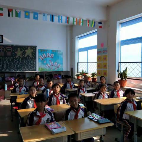 苇子峪中心小学二年二班班级风采