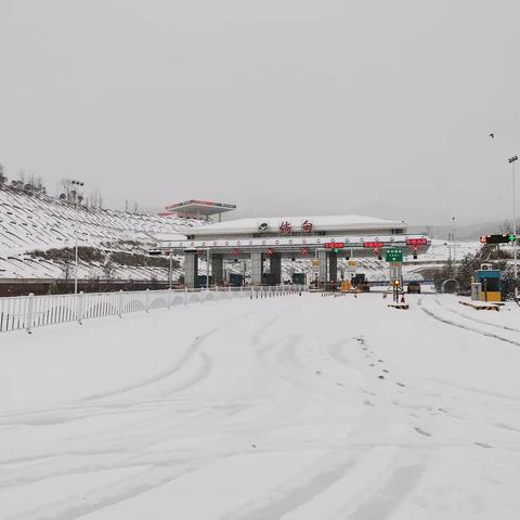 车堵路堵心不堵