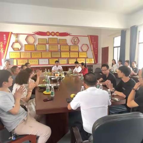 梦想起航再出发，青春无悔情无价———记甘家厂初级中学青年教师“茶话会”活动