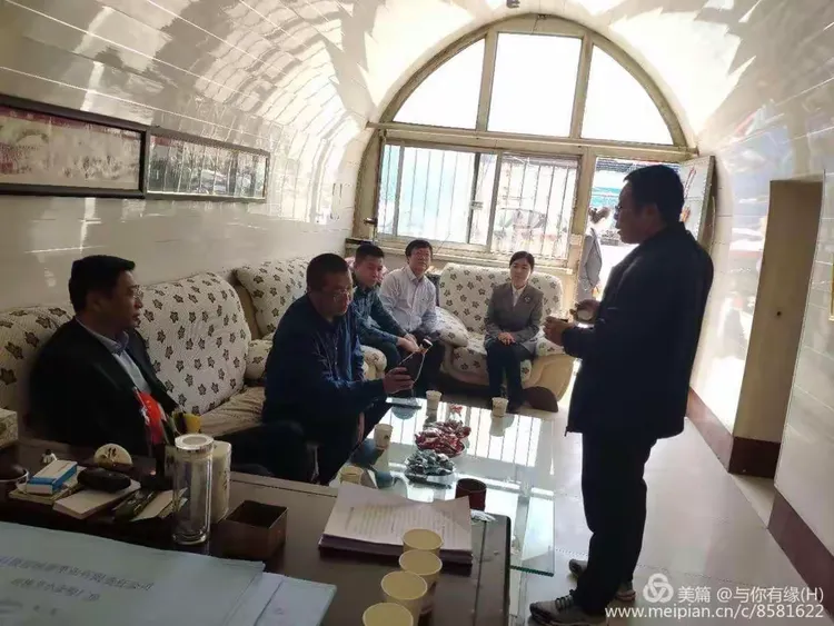 在石楼县客户服务组,李书记全面了解基层扶贫工作开展情况、问题整改情况和“吕梁模式”贷款发放使用及