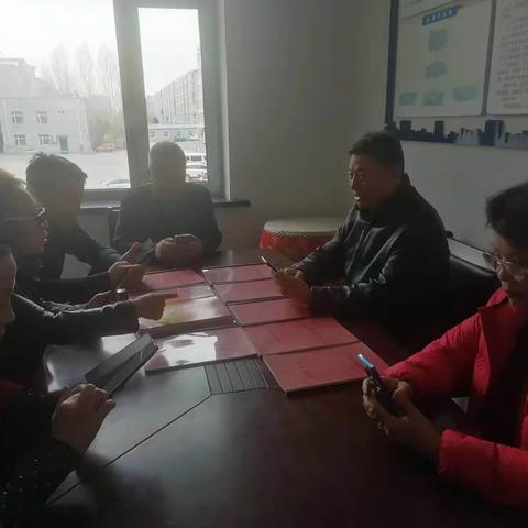 克东县保安社区离退休老干部党支部组织党员在网上听看省委组织部沈莹部长关于《能力作风建设》讲话