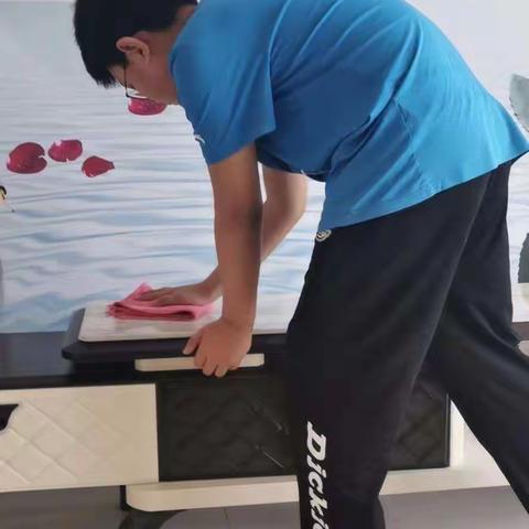 东佃庄学校六年级“五一快乐”