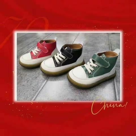 “十月一”小长假到了，爸爸，妈妈准备带宝贝去爬山，还是看海，和宝贝来一次亲密的旅游，好嗨哟！