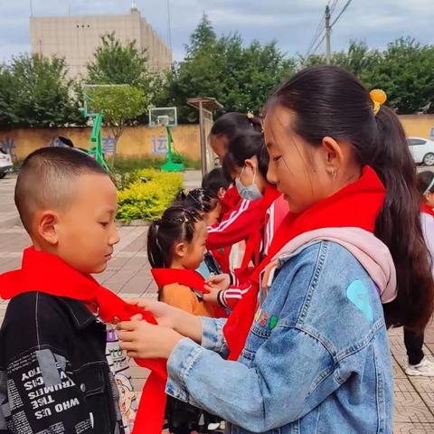 今天，我入队了！——凤鸣镇五里铺小学举行新队员入队仪式