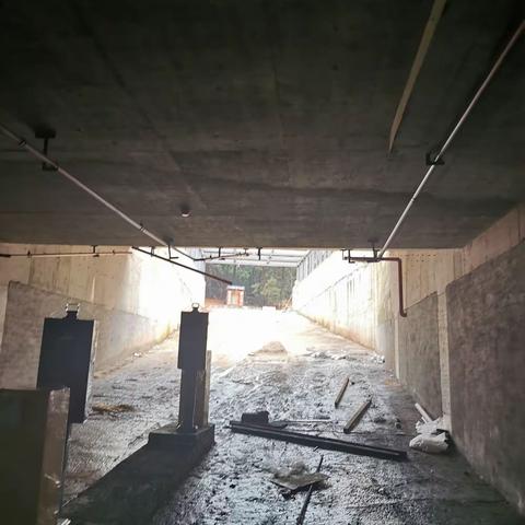 距离交房时间已进入倒计时阶段，小区各施工设施，已进入尾声