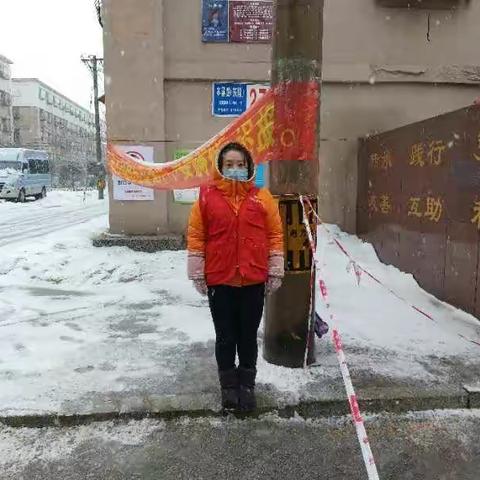 疫情中坚守岗位 防控中服务居民