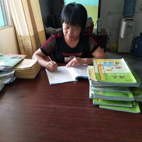 守住一方净土，用爱谱写赞歌———记归义镇新圩中心小学教师李凤梅
